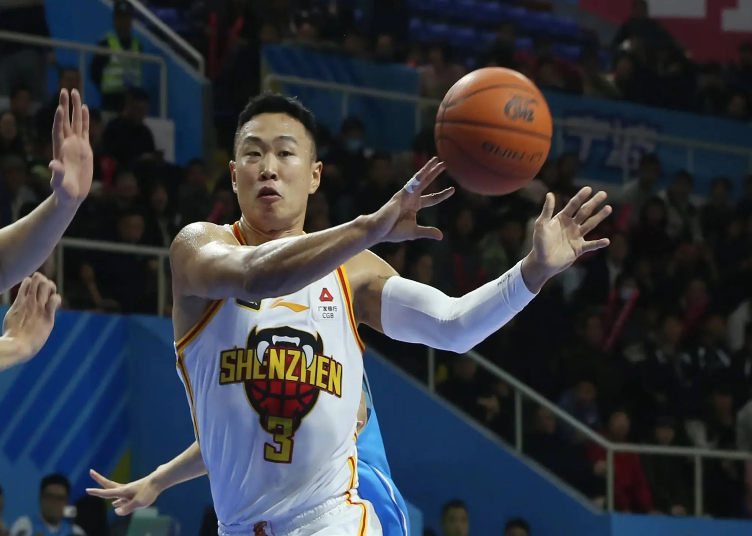 深圳男篮发布备战花絮,关键时刻远射贴柱,欧联任务艰巨,阵容厚度经受考验的简单介绍 深圳男篮发布备战花絮,关键时刻远射贴柱,欧联任务艰巨,阵容厚度经受考验的简单介绍