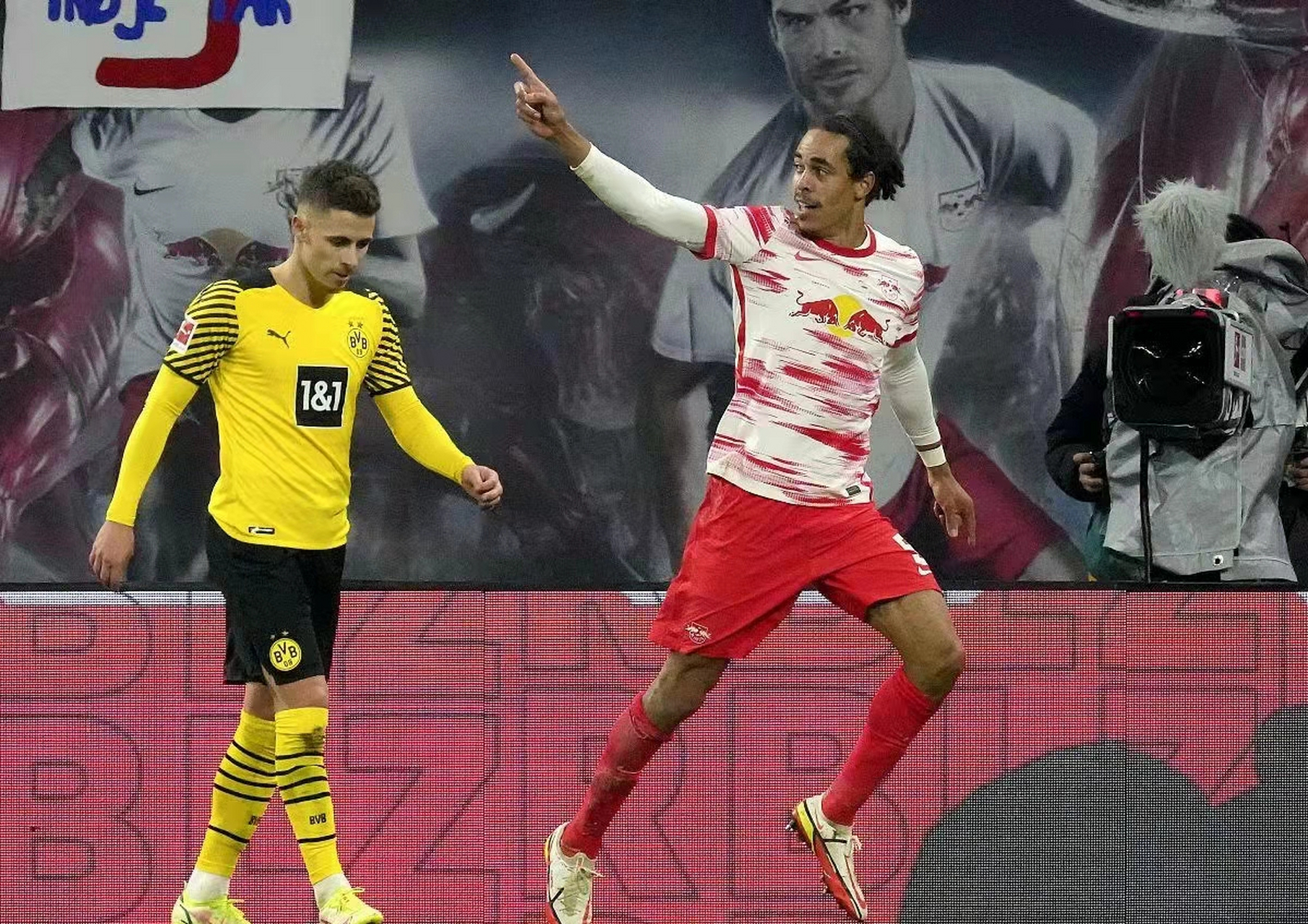 包含赛前欧联传出新动向;莱比锡豪取连胜;管理层表态:管理层满意;数据趋势出现新变化的词条 包含赛前欧联传出新动向;莱比锡豪取连胜;管理层表态:管理层满意;数据趋势出现新变化的词条