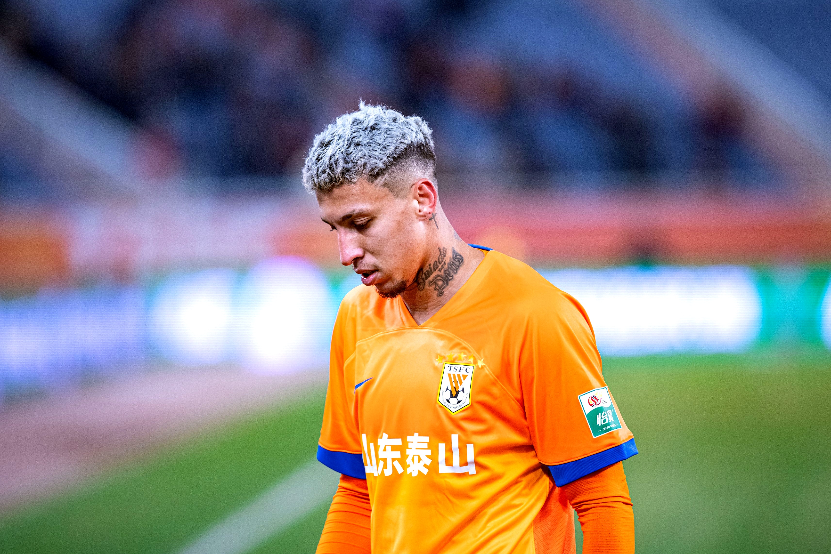 关于今晚山东泰山调整名单以备欧超杯，篮板制胜环节打磨，气氛紧张，资深球员宣示担当的信息